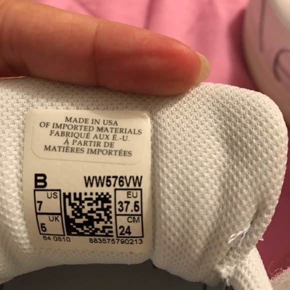 New Balance shoes - Picture 6 of 7